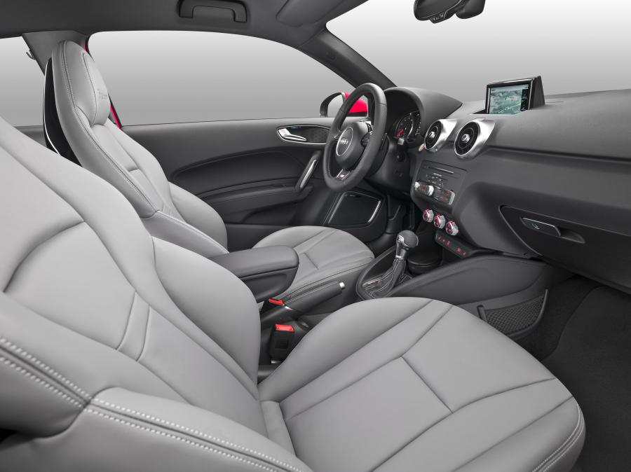 Интерьер Audi A1 TFSI S-Line (8X) 2014 года  (WW) (фото 8 из 15)